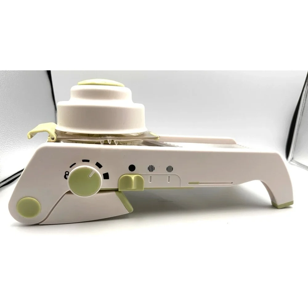 Pampered Chef Mandoline Food Slicer - White Adjustable slicing thickness